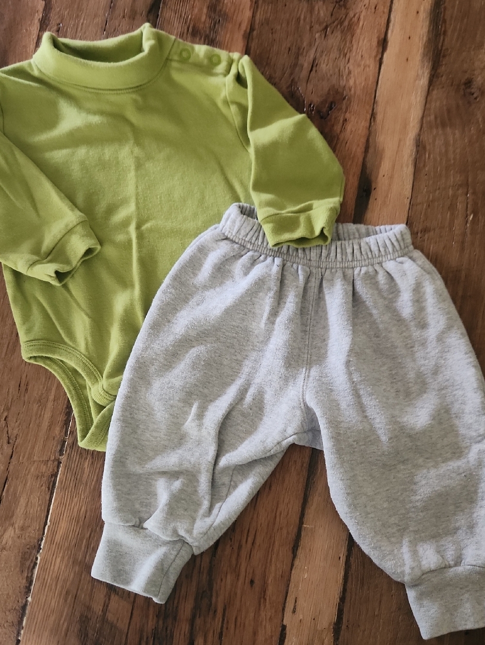 Baby GAP Cozy Gray Sweat Joggers — With Green Onsie 12-18 mos